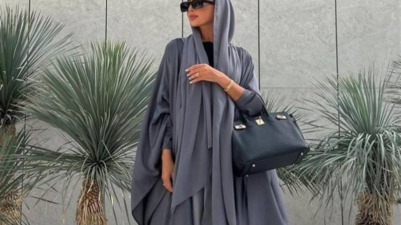 العباية الرمادي الكاجوال