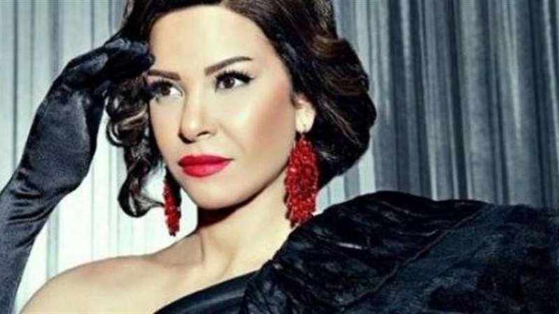 الفنانة الفت عمر