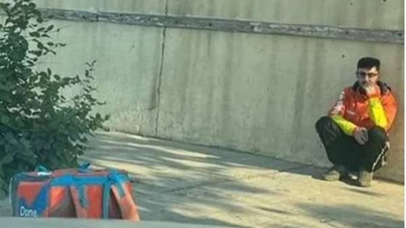 عامل توصيل طلبات