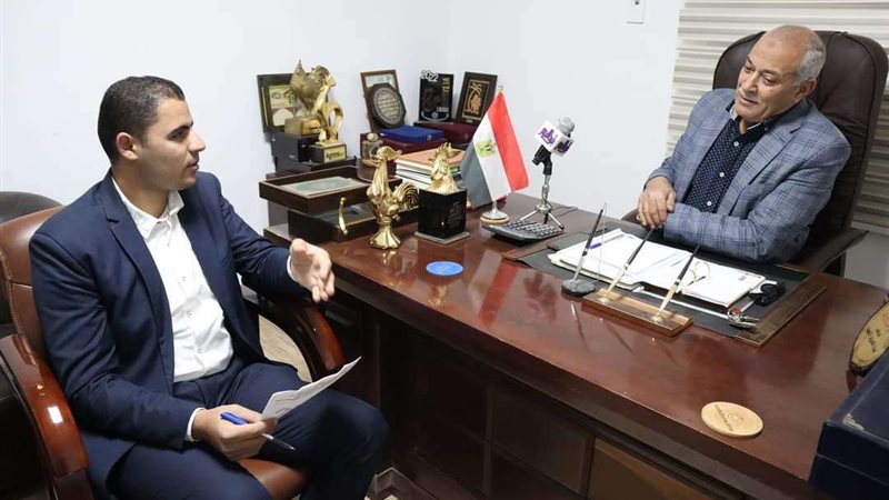 الدكتور عبدالعزيز