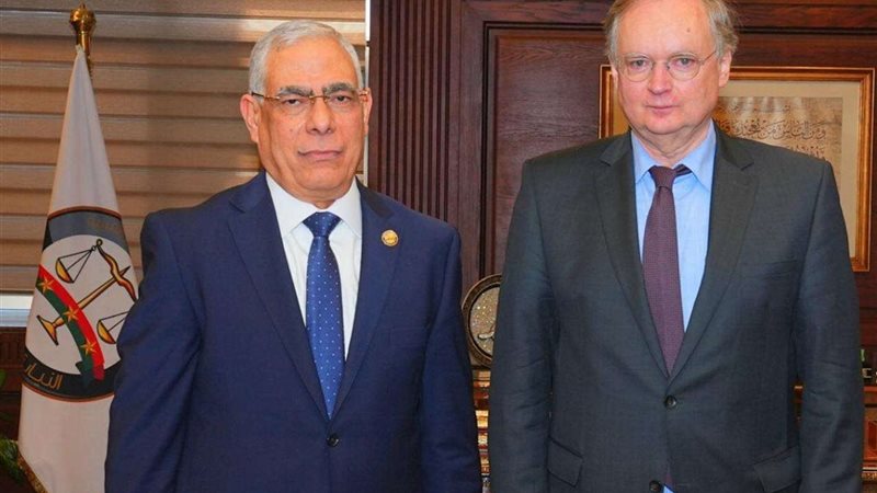 النائب العام يلتقي