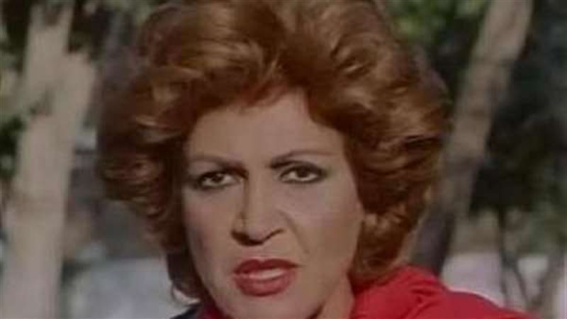 نادية عزت