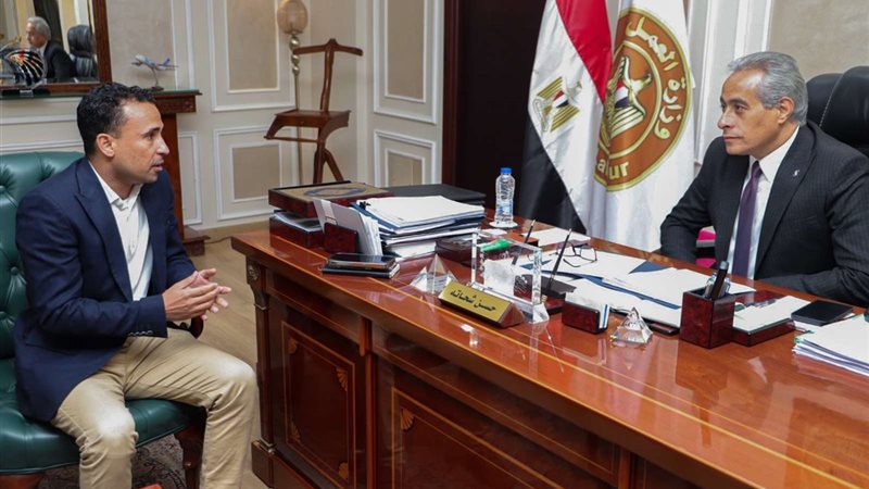 وزير العمل أثناء