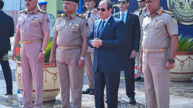 الرئيس السيسي يجري