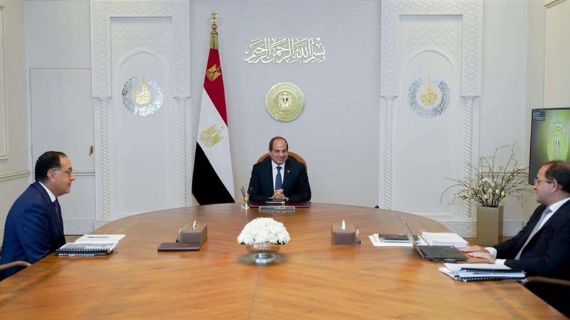 الرئيس السيسي يتابع