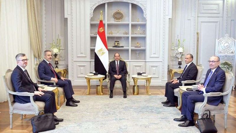 الرئيس السيسي يبحث