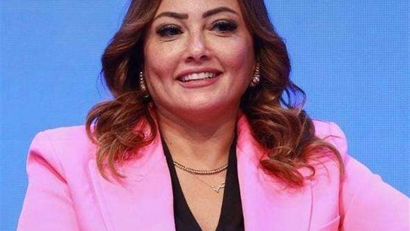 الفنانة بشرى