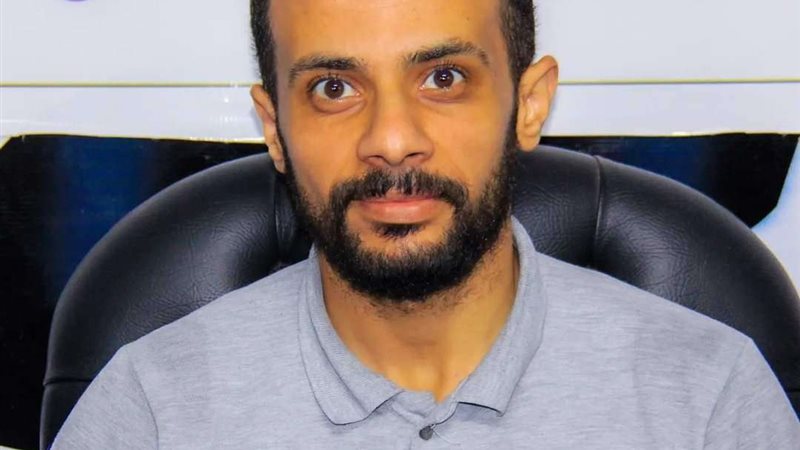 الكاتب الصحفي علاء
