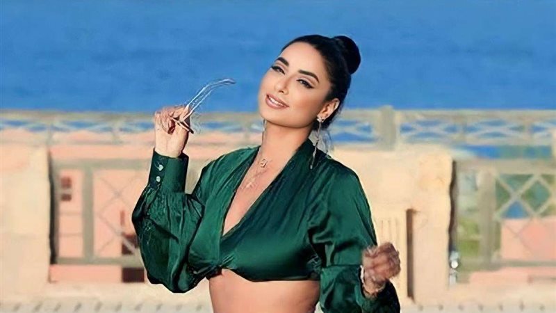 الفنانة جوري بكر