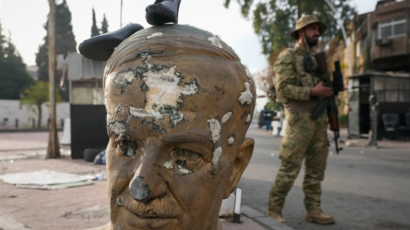 صورة لتمثال حافظ