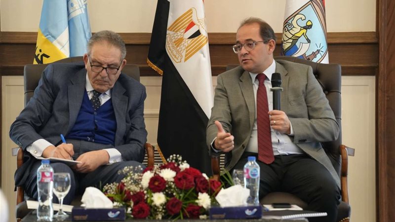 وزير المالية وأحمد