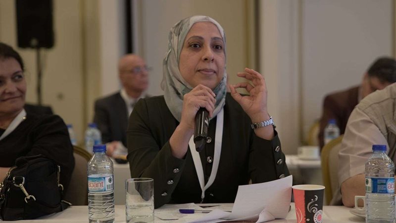 استاذ العلوم السياسية