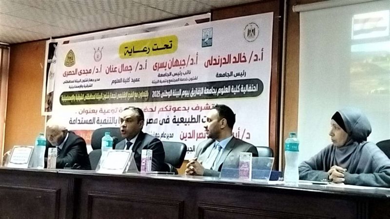 جانب من الندوة