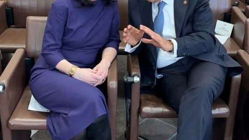 وزير الخارجية الدكتور