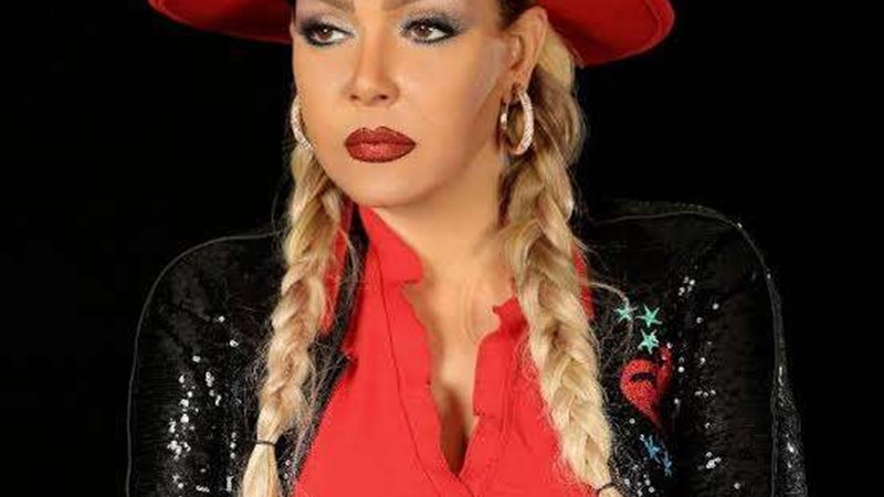 الفنانة لوسي