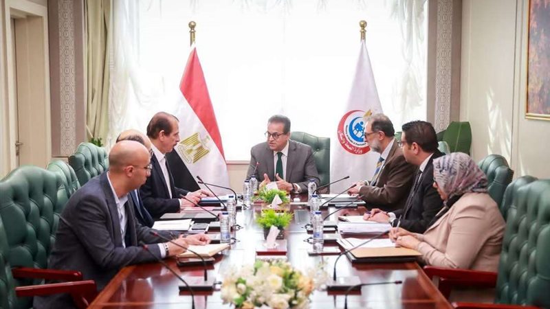 اجتماع وزير الصحة