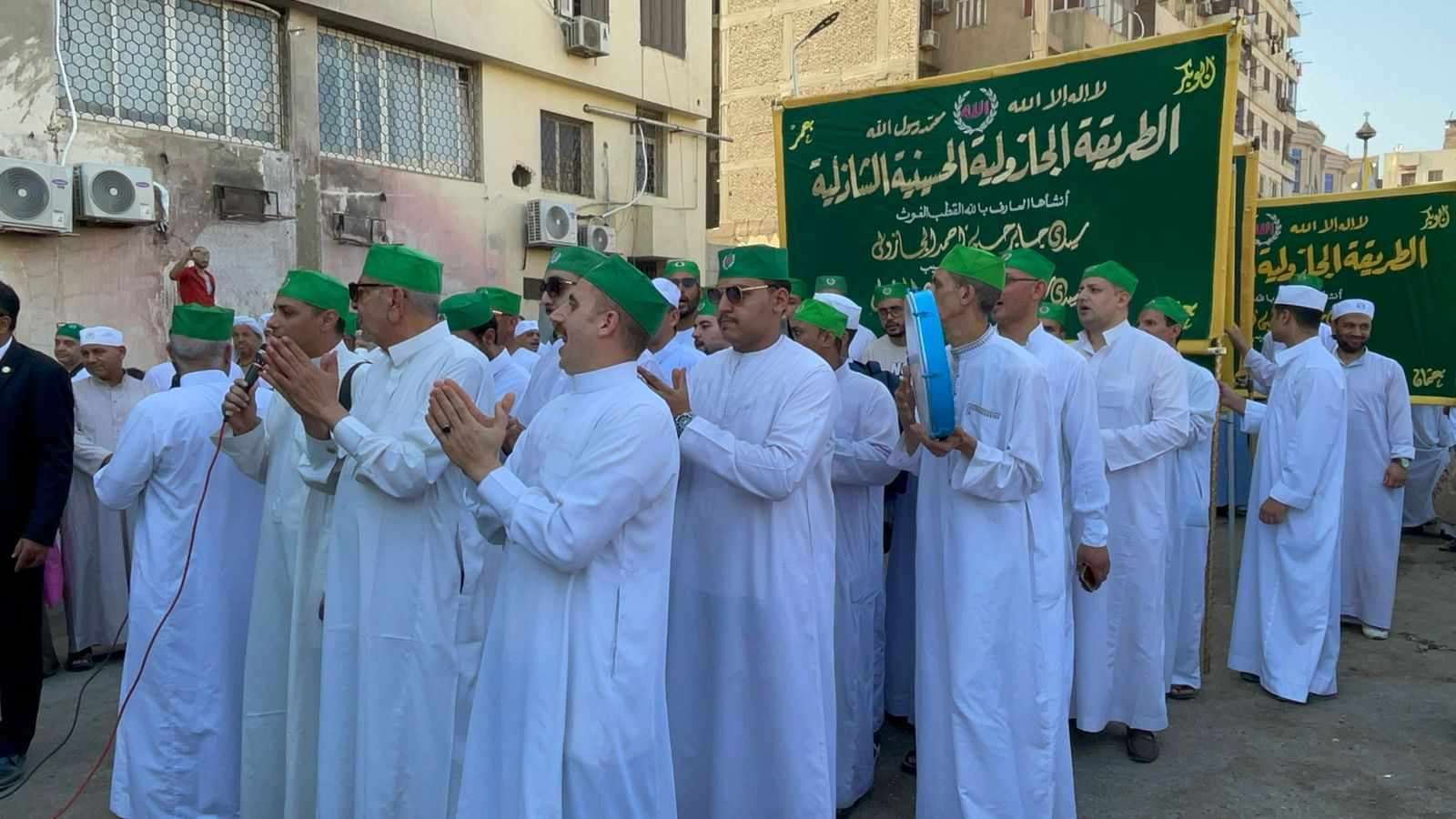 بلدنا اليوم/احتفالاً برأس السنة الهجرية.. انطلاق موكب الطرق الصوفية من أمام  مسجد سيدي صالح الجعفري