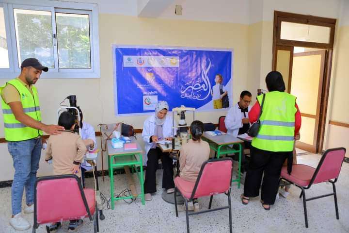 "صناع الخير" تدعم صحة أطفال مدارس زفتى في حملة "إيد واحدة لمصر" 