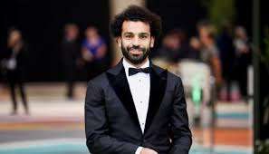 بعد قرار إراحته من المنتخب .. محمد صلاح يطير إلى الإمارات 