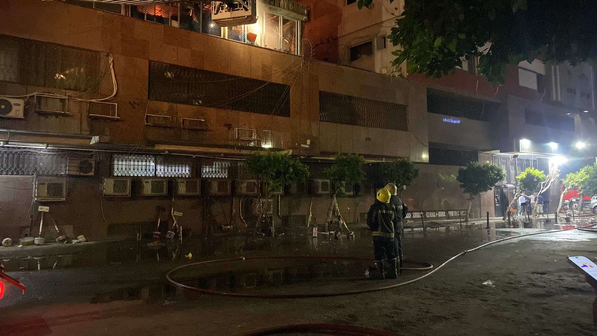 عاجل ..حريق يلتهم مبنى تابع لشركة أدوية وسط البلد.. و4 سيارات إطفاء للسيطرة على النيران 